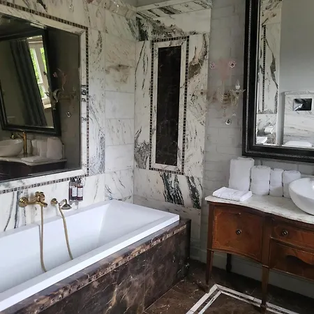 Palac I Loft Otel Ojrzanow